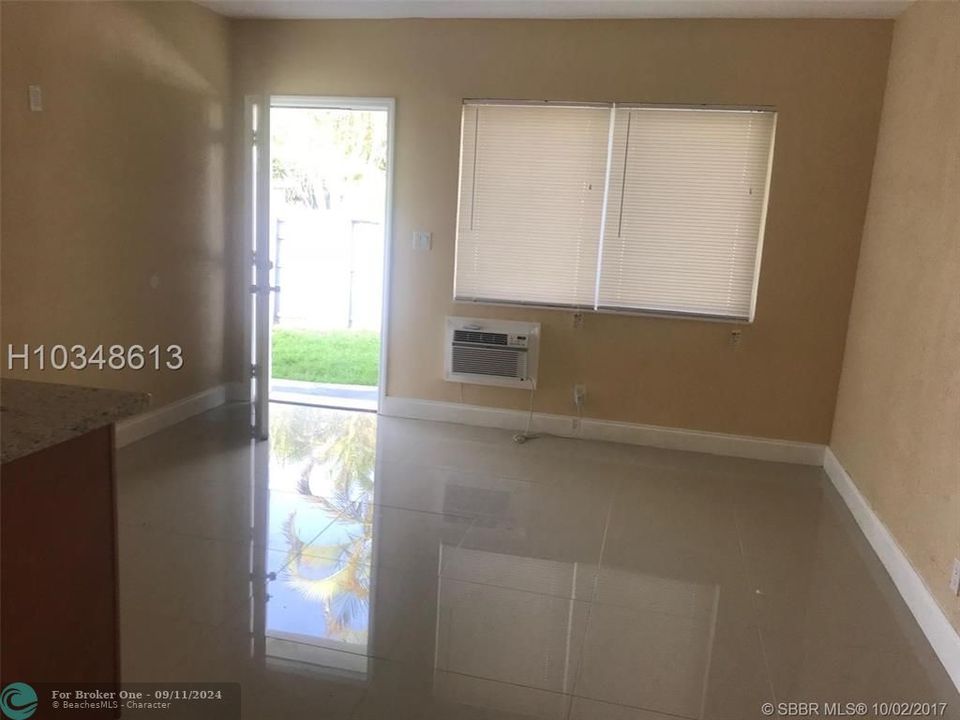 Recently Sold: $900 (0 beds, 1 baths, 400 Square Feet)