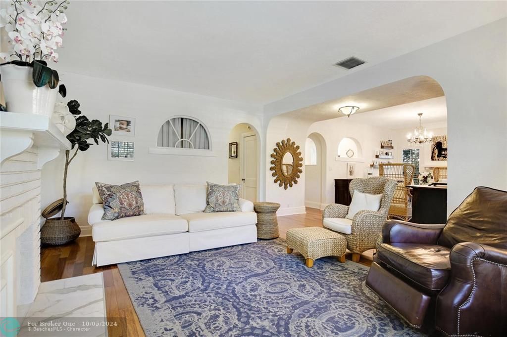 Recently Sold: $860,000 (3 beds, 2 baths, 1806 Square Feet)