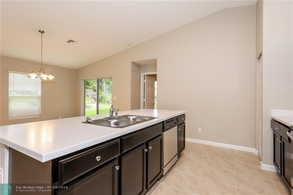 Active With Contract: $1,595 (4 beds, 2 baths, 1833 Square Feet)