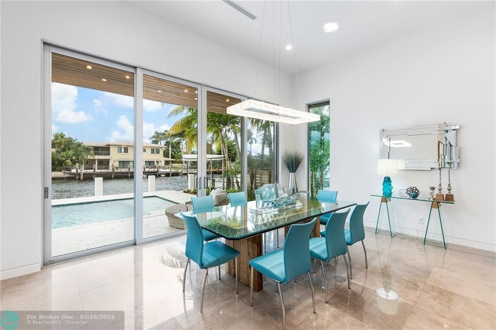 Recently Sold: $3,195,000 (5 beds, 5 baths, 4736 Square Feet)