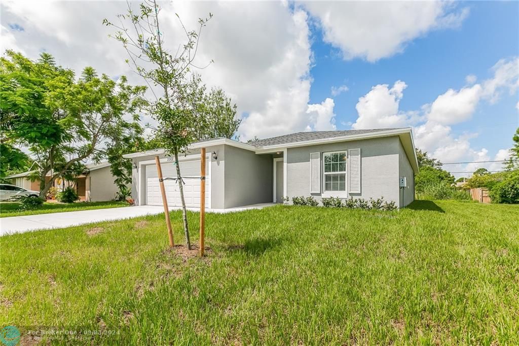 Active With Contract: $1,595 (4 beds, 2 baths, 1833 Square Feet)