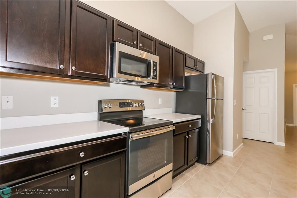 Active With Contract: $1,595 (4 beds, 2 baths, 1833 Square Feet)