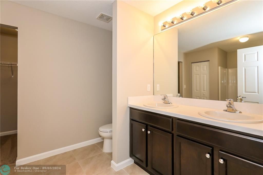 Active With Contract: $1,595 (4 beds, 2 baths, 1833 Square Feet)