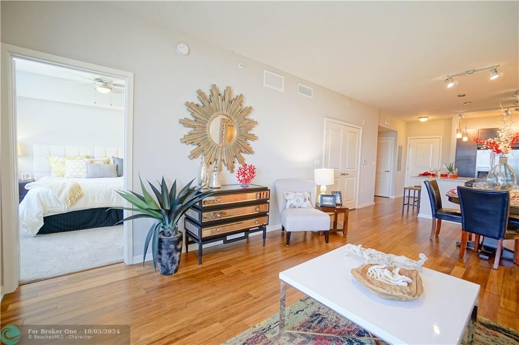 Recently Rented: $1,626 (1 beds, 1 baths, 930 Square Feet)