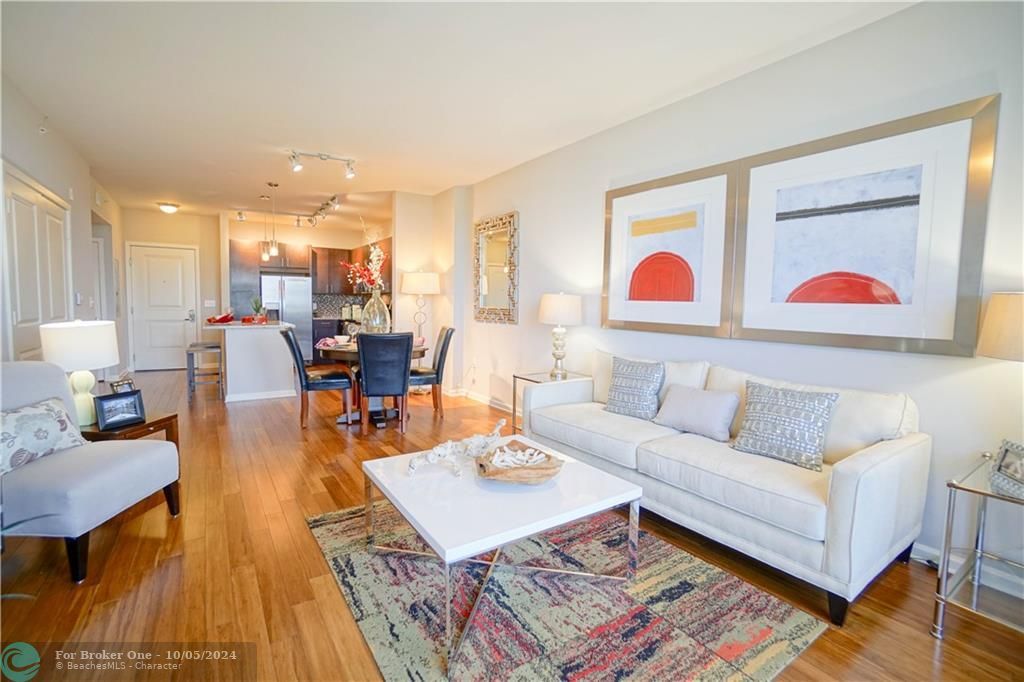 Recently Rented: $1,626 (1 beds, 1 baths, 930 Square Feet)