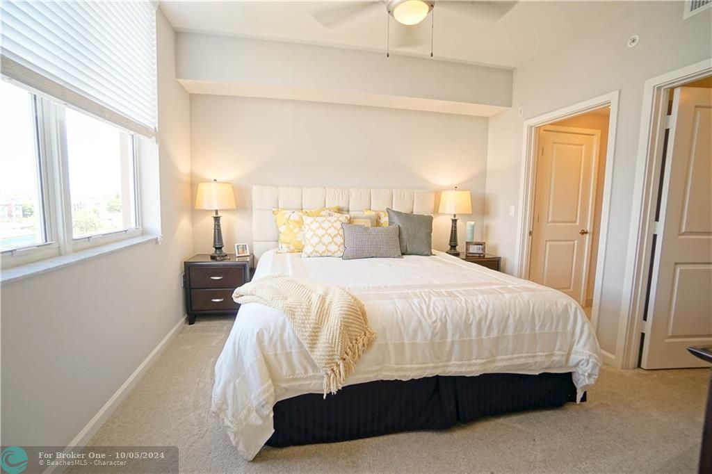 Recently Rented: $1,626 (1 beds, 1 baths, 930 Square Feet)