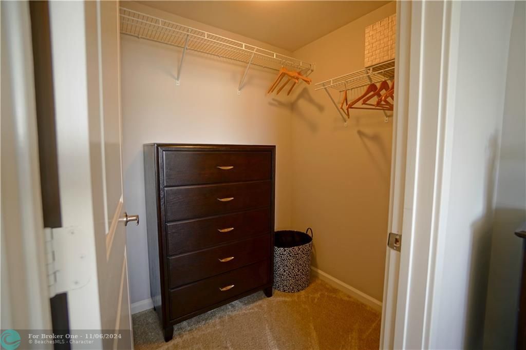 Recently Rented: $1,626 (1 beds, 1 baths, 930 Square Feet)