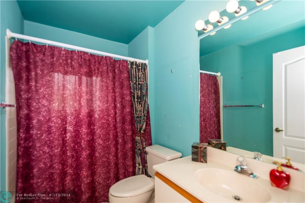 最近售出: $220,000 (2 贝兹, 2 浴室, 1989 平方英尺)