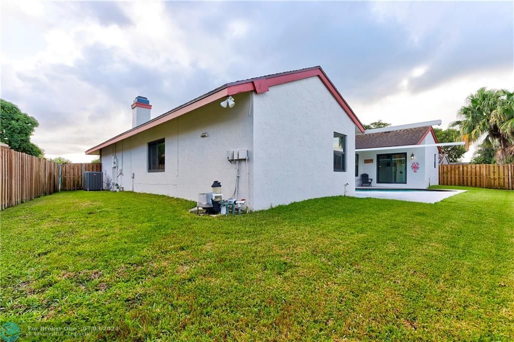 Recently Sold: $399,999 (4 beds, 2 baths, 1903 Square Feet)