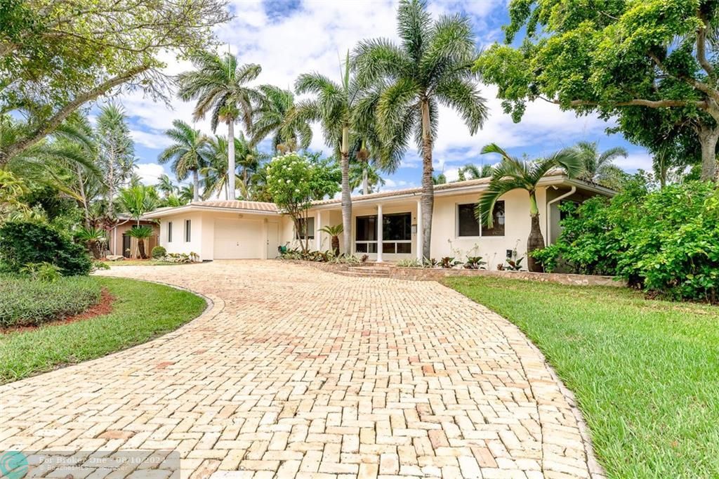 Recently Sold: $899,999 (5 beds, 3 baths, 2925 Square Feet)