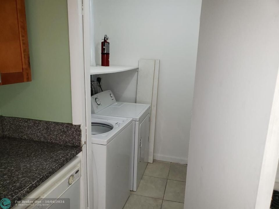 Vendido Recientemente: $1,500 (3 camas, 2 baños, 1200 Pies cuadrados)