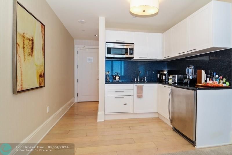 Recently Sold: $775,000 (1 beds, 1 baths, 995 Square Feet)