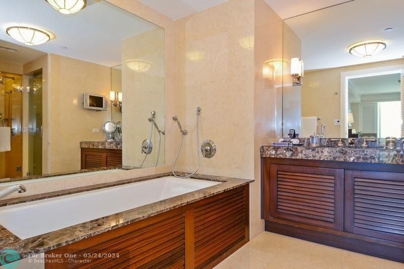 最近售出: $775,000 (1 贝兹, 1 浴室, 995 平方英尺)