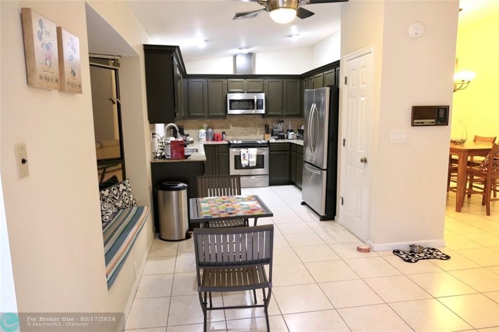 Recently Sold: $425,000 (3 beds, 2 baths, 2370 Square Feet)