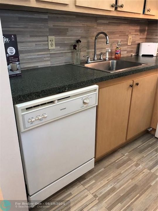 Recently Rented: $1,100 (1 beds, 1 baths, 708 Square Feet)