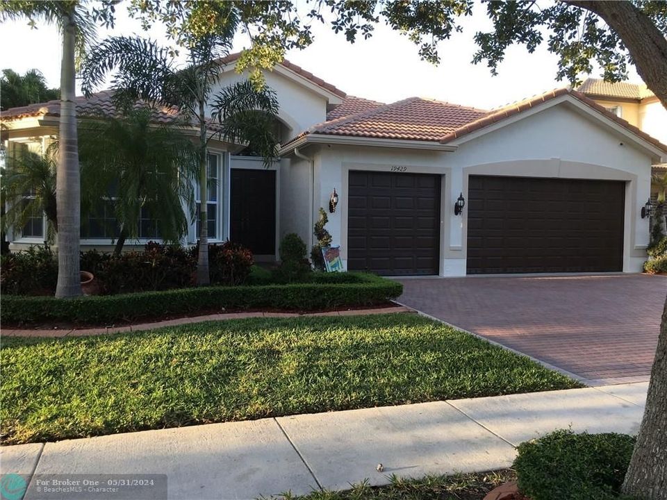 Recently Sold: $633,500 (5 beds, 3 baths, 3325 Square Feet)