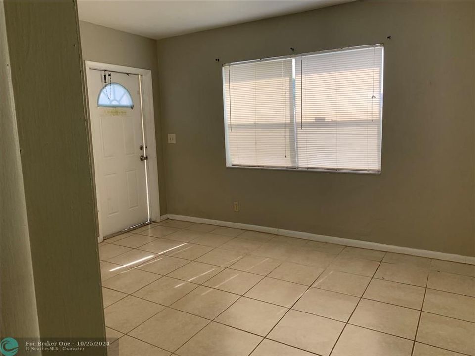 Vendido Recientemente: $105,000 (3 camas, 1 baños, 836 Pies cuadrados)