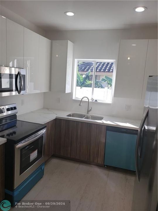 Vendido Recientemente: $309,999 (4 camas, 2 baños, 1600 Pies cuadrados)