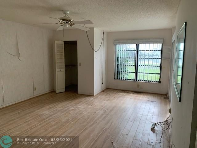 Vendido Recientemente: $134,900 (2 camas, 2 baños, 1399 Pies cuadrados)