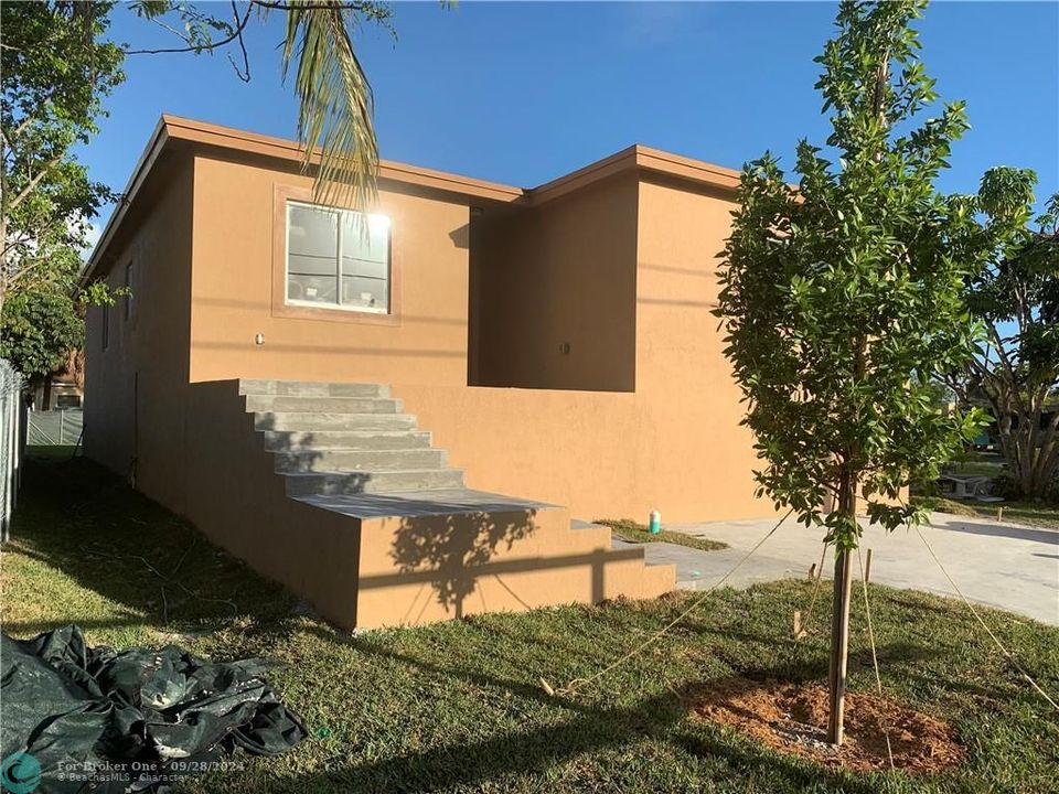 Recently Sold: $285,000 (3 beds, 2 baths, 1805 Square Feet)