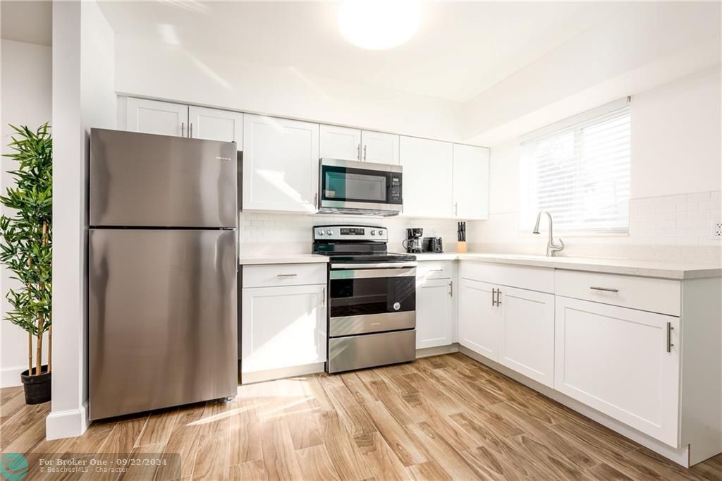 For Sale: $2,900 (1 beds, 1 baths, 0 Square Feet)