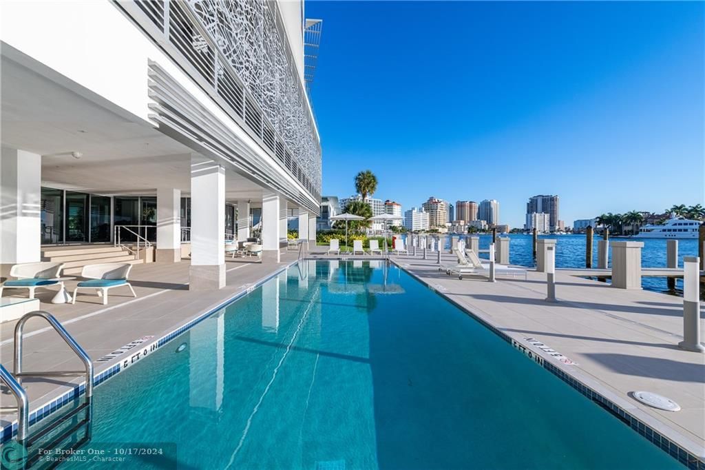 Recently Sold: $2,357,000 (3 beds, 3 baths, 2383 Square Feet)