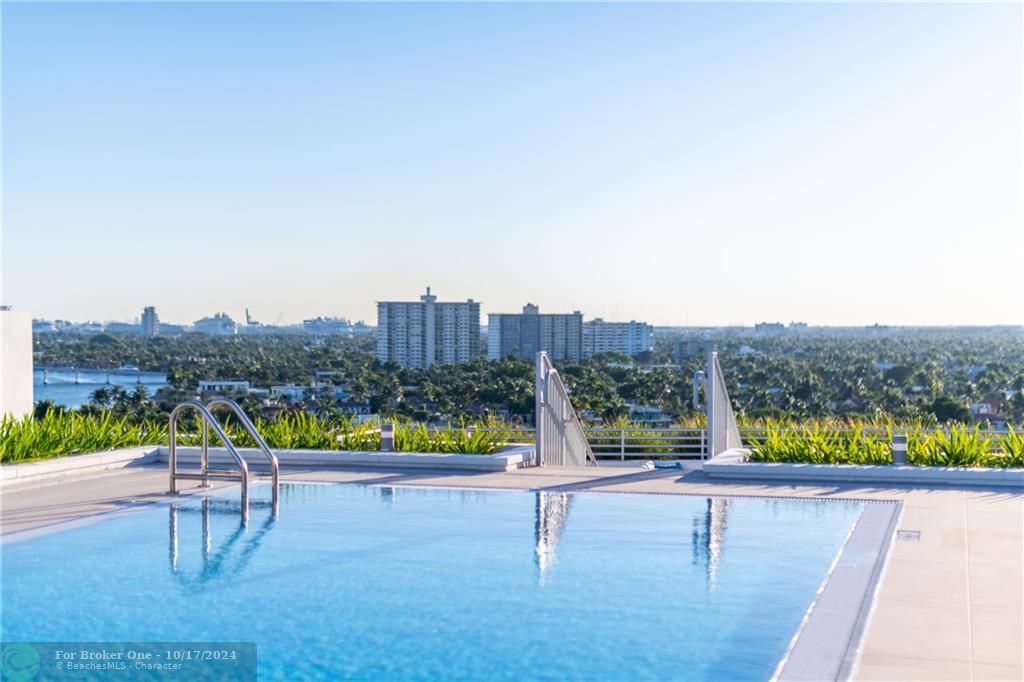 Recently Sold: $2,357,000 (3 beds, 3 baths, 2383 Square Feet)