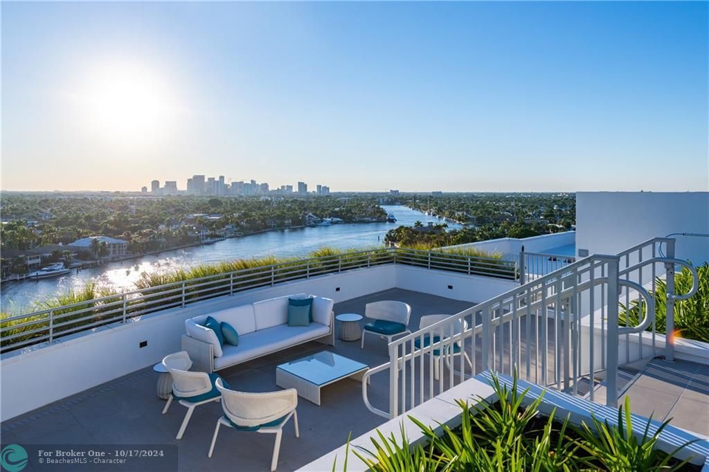 Recently Sold: $2,357,000 (3 beds, 3 baths, 2383 Square Feet)