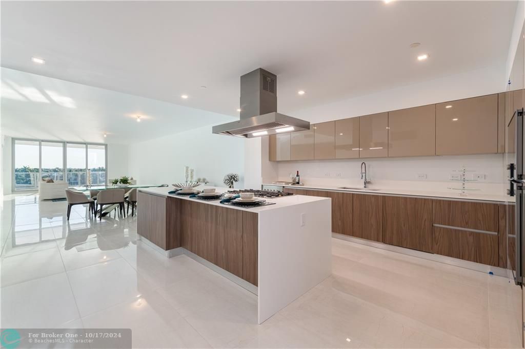 Recently Sold: $2,357,000 (3 beds, 3 baths, 2383 Square Feet)