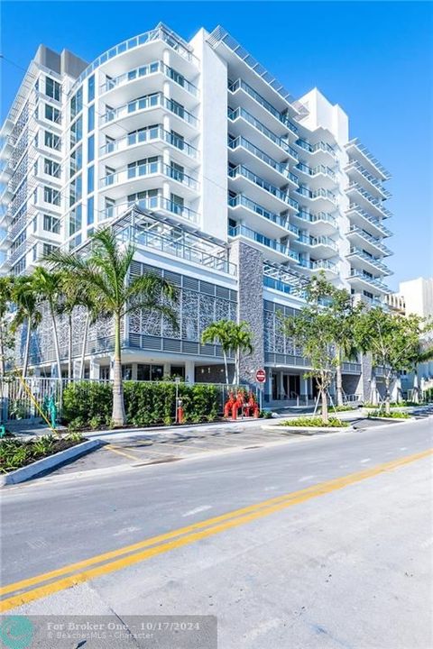 Recently Sold: $2,357,000 (3 beds, 3 baths, 2383 Square Feet)