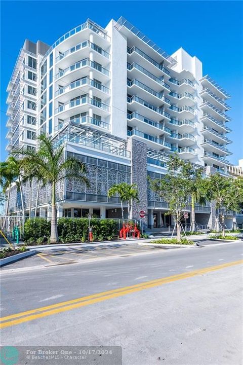 Recently Sold: $2,357,000 (3 beds, 3 baths, 2383 Square Feet)