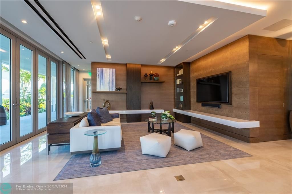 Recently Sold: $2,357,000 (3 beds, 3 baths, 2383 Square Feet)