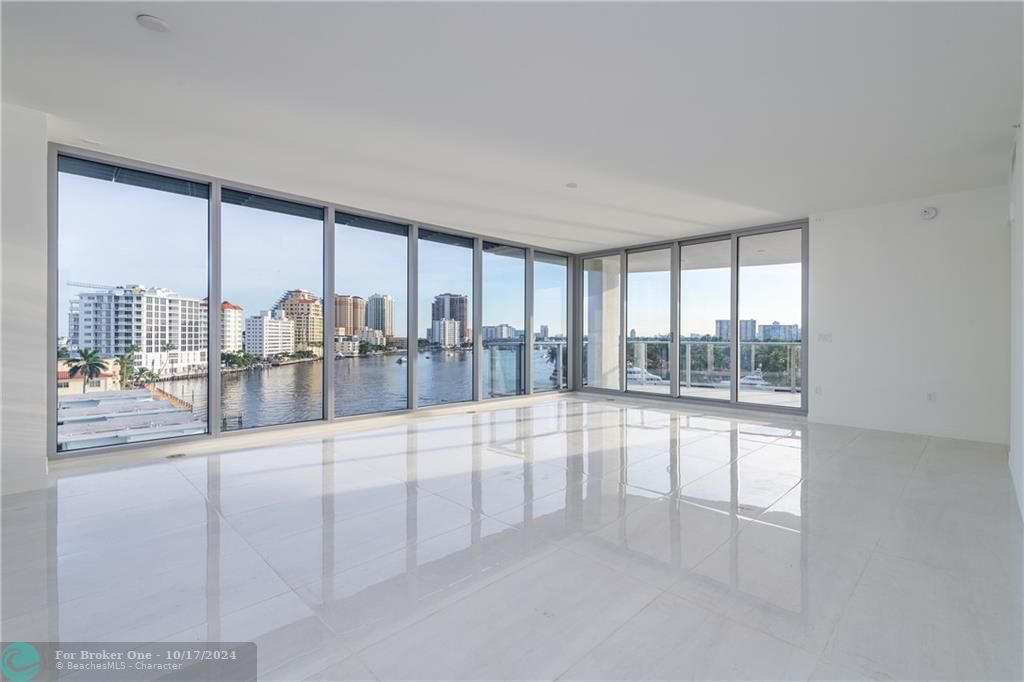 Recently Sold: $2,357,000 (3 beds, 3 baths, 2383 Square Feet)