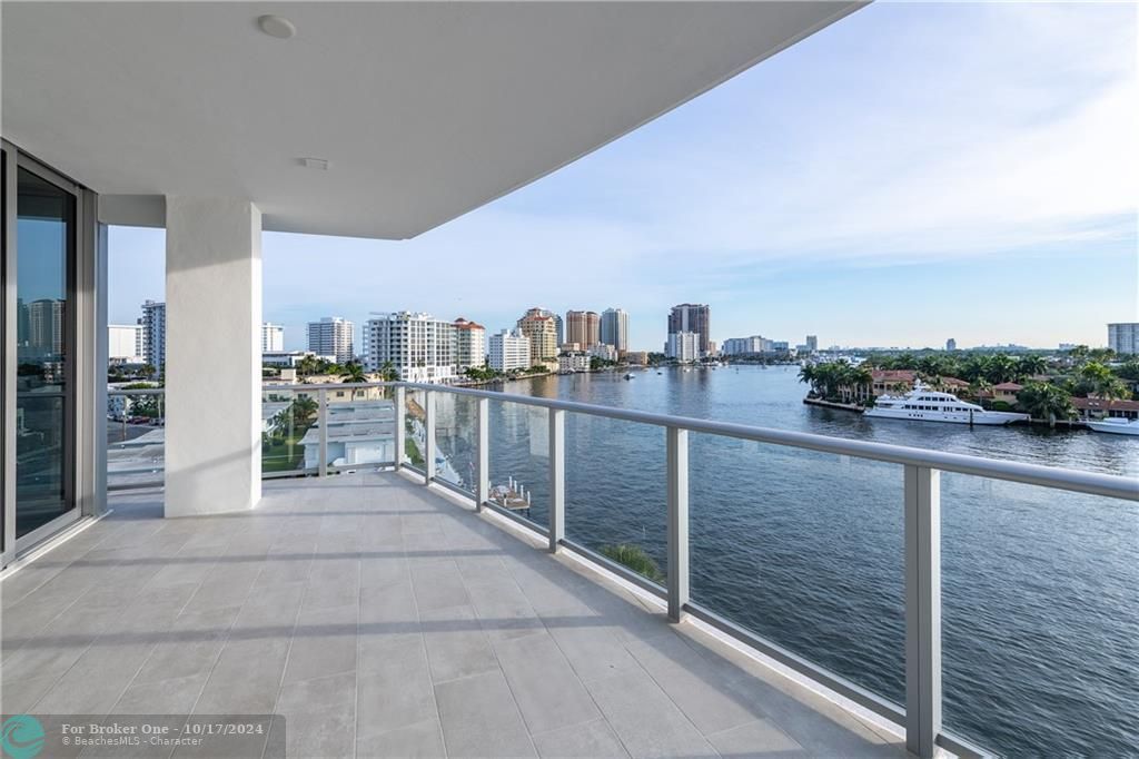 Recently Sold: $2,357,000 (3 beds, 3 baths, 2383 Square Feet)