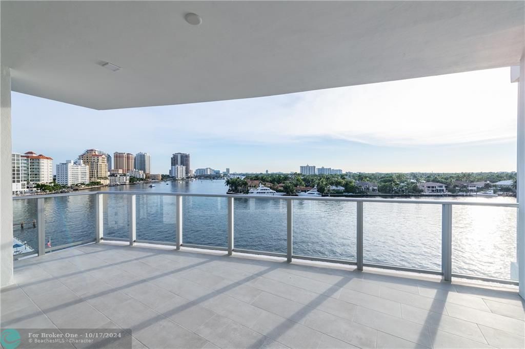 Recently Sold: $2,357,000 (3 beds, 3 baths, 2383 Square Feet)