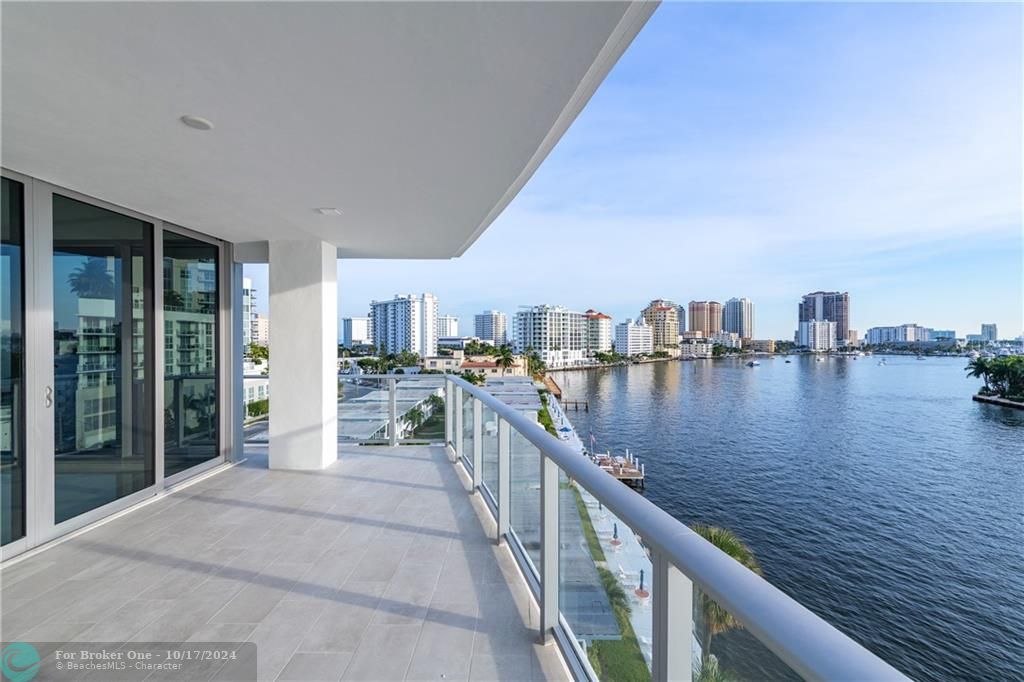 Recently Sold: $2,357,000 (3 beds, 3 baths, 2383 Square Feet)