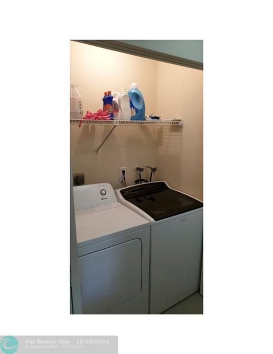 Active With Contract: $1,900 (2 beds, 2 baths, 1475 Square Feet)