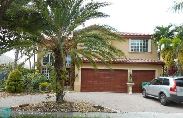 Recently Sold: $685,000 (5 beds, 3 baths, 3272 Square Feet)