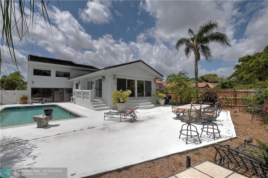 Recently Sold: $475,000 (3 beds, 2 baths, 2391 Square Feet)