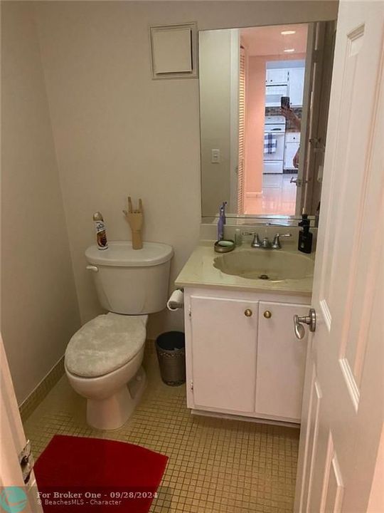 Active With Contract: $1,100 (1 beds, 1 baths, 750 Square Feet)