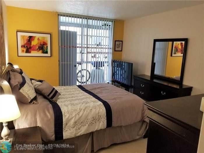 Active With Contract: $1,100 (1 beds, 1 baths, 750 Square Feet)