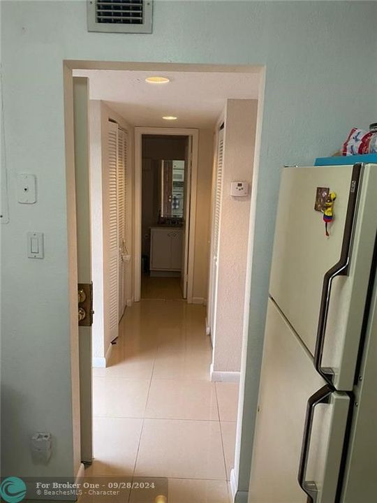 Active With Contract: $1,100 (1 beds, 1 baths, 750 Square Feet)