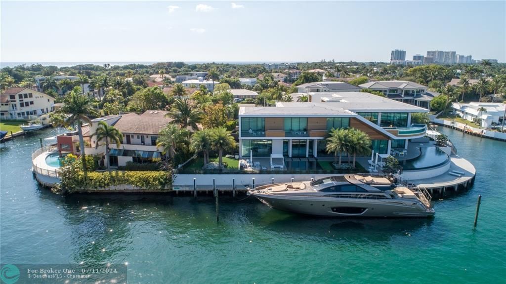 Recently Sold: $4,500,000 (5 beds, 3 baths, 6168 Square Feet)