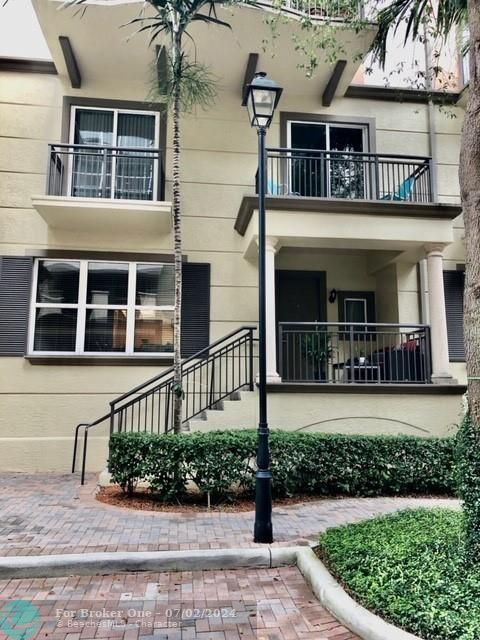 Recently Sold: $355,000 (2 beds, 2 baths, 1605 Square Feet)