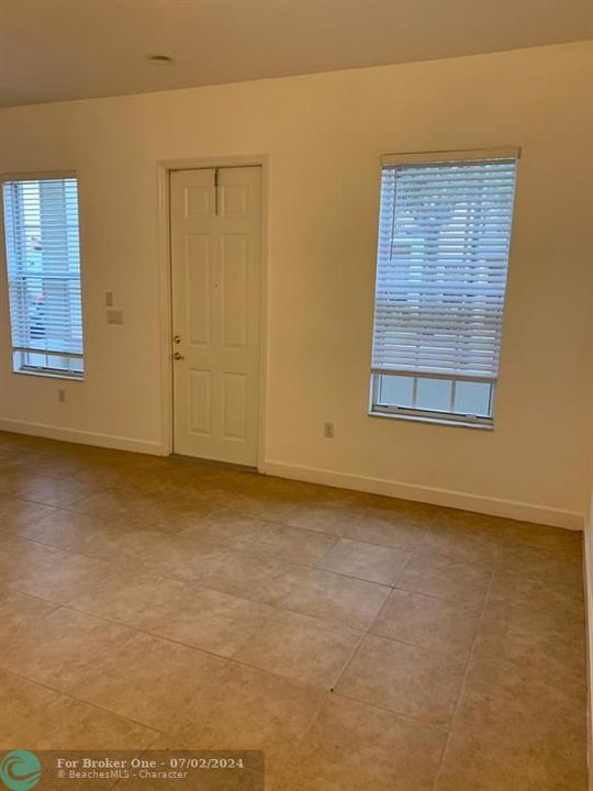 Active With Contract: $1,795 (2 beds, 2 baths, 1560 Square Feet)