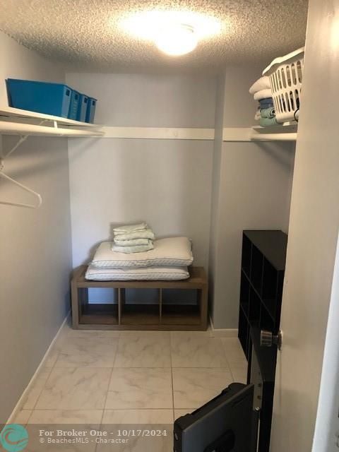 Vendido Recientemente: $239,900 (2 camas, 2 baños, 1130 Pies cuadrados)