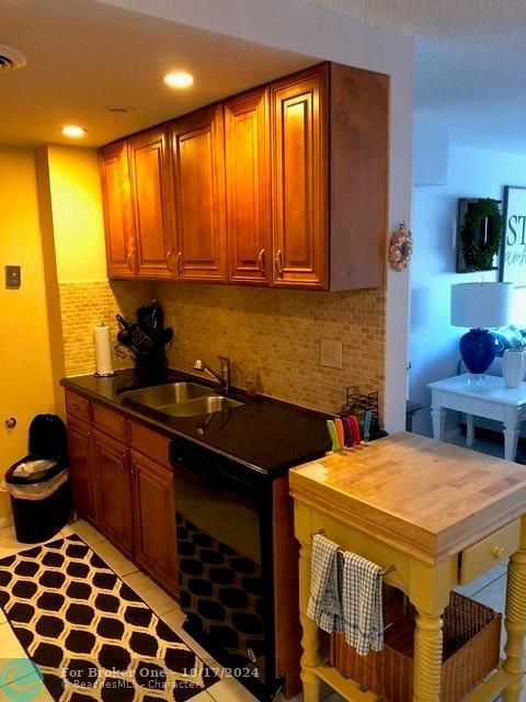 Vendido Recientemente: $239,900 (2 camas, 2 baños, 1130 Pies cuadrados)