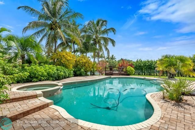 Recently Sold: $860,000 (5 beds, 4 baths, 3567 Square Feet)