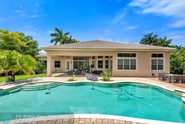 Recently Sold: $860,000 (5 beds, 4 baths, 3567 Square Feet)