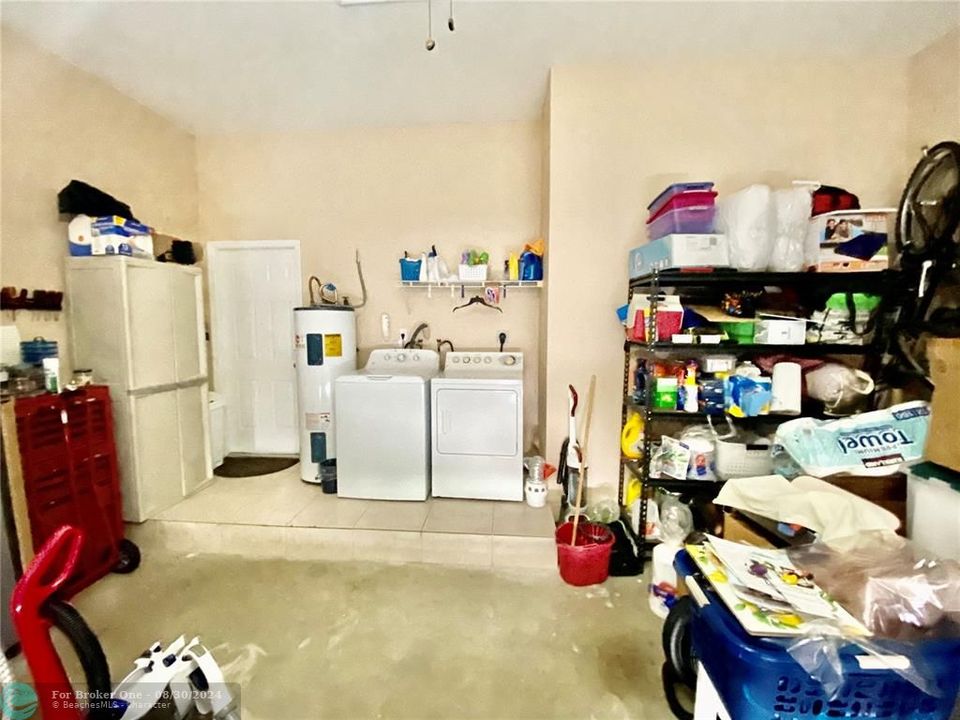 Vendido Recientemente: $429,000 (4 camas, 2 baños, 2087 Pies cuadrados)